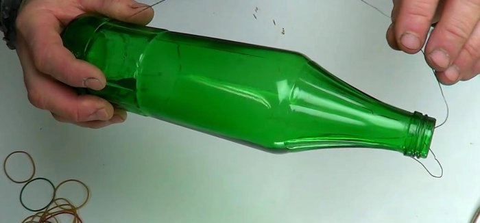 Hoe je een fles in de lengte doormidden snijdt