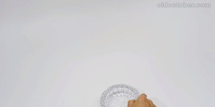 Dao cắt băng dính từ chai nhựa