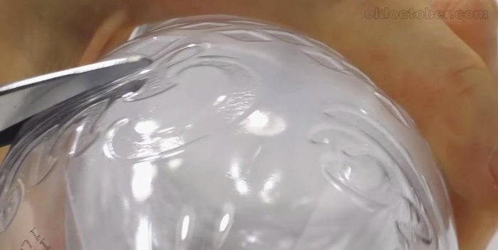 Kniv för att skära tejp från plastflaskor