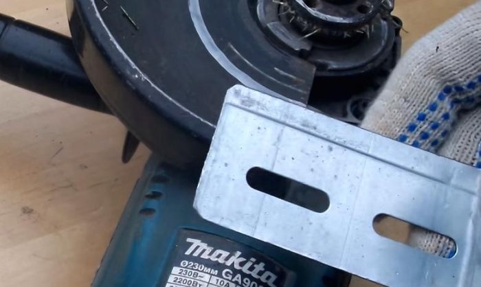 Một cách dễ dàng để tháo đai ốc của máy mài góc