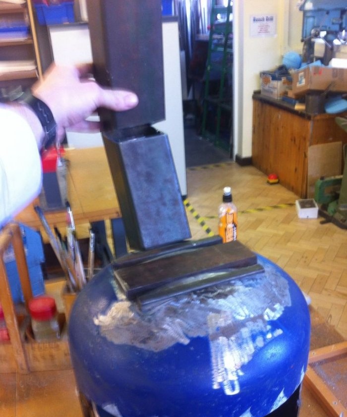 Мини печка, изработена от газова бутилка