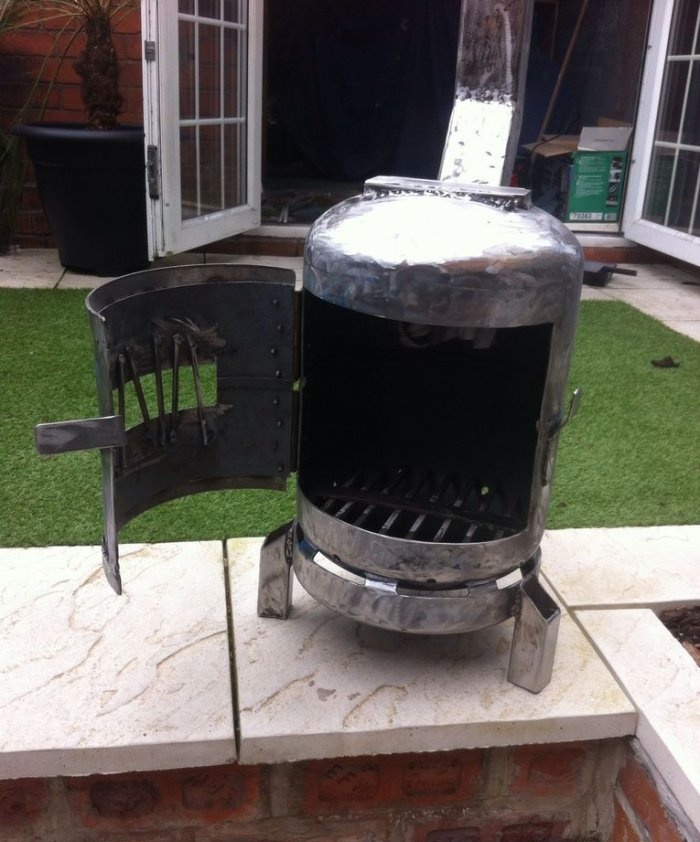 Мини шпорет направљен од гасног цилиндра