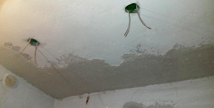 Decorazione del soffitto con carta da parati liquida