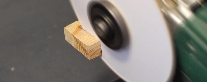 Κόβουμε πλαστικό ξύλο γυψοσανίδας με κανονικό χαρτί