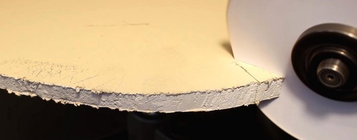 Pinutol namin ang plastic wood drywall na may regular na papel