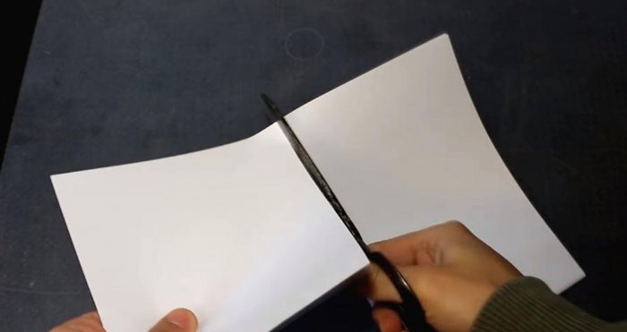 Изрязваме гипсокартон от пластмасово дърво с обикновена хартия