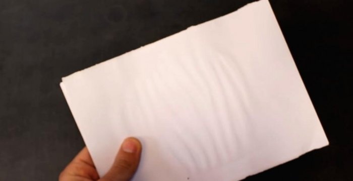 Vi skjærer gipsplater i plast med vanlig papir
