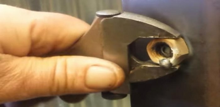 Seven ways to unscrew a broken bolt or stud