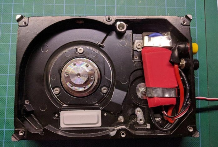 Esmoladora HDD amb control de velocitat