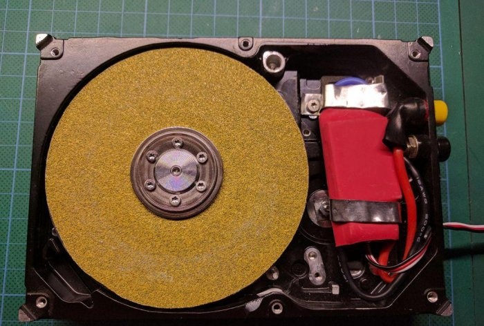 Esmoladora HDD amb control de velocitat