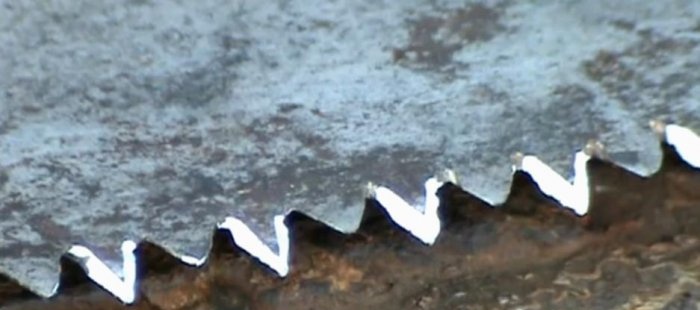 A quick way to sharpen a hand saw with a grinder