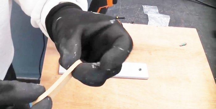 Hvordan skru ut en slikket skrue ved hjelp av en tourniquet