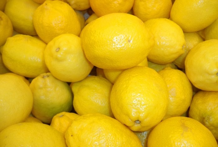 Cara membuat minuman keras lemon