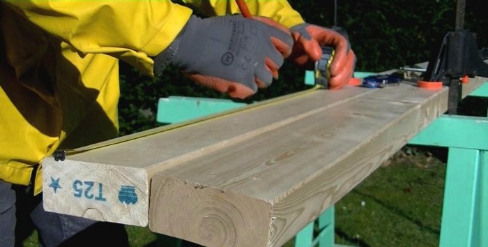 Skládací dřevěný žebřík
