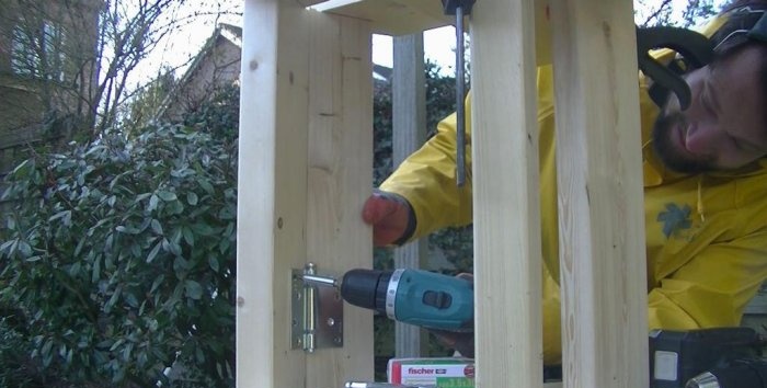 Escalera de madera plegable