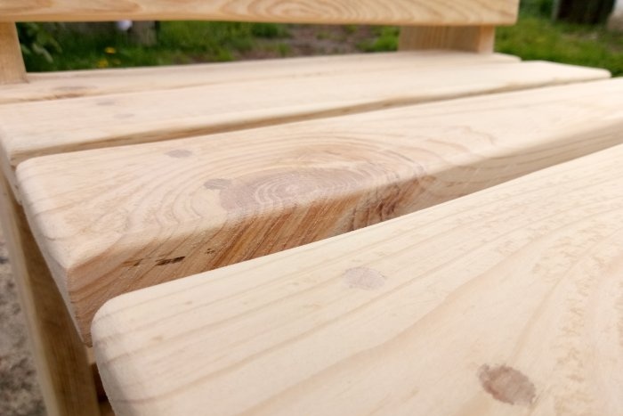 كرسي حديقة خشبي DIY