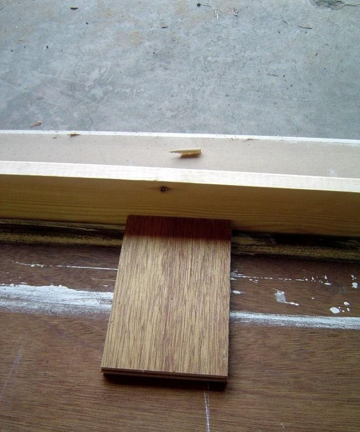 Kā izgatavot galdu no vecām durvīm