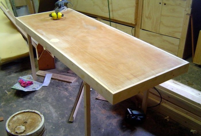 Πώς να φτιάξετε ένα τραπέζι από μια παλιά πόρτα