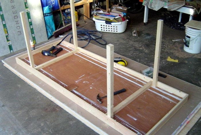 Πώς να φτιάξετε ένα τραπέζι από μια παλιά πόρτα