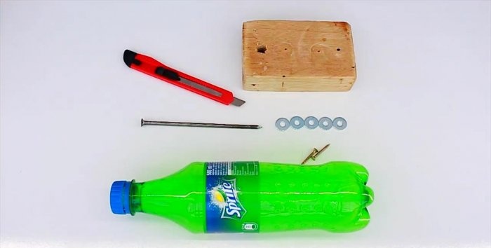 Műanyag palackból csavart vezetékköteg