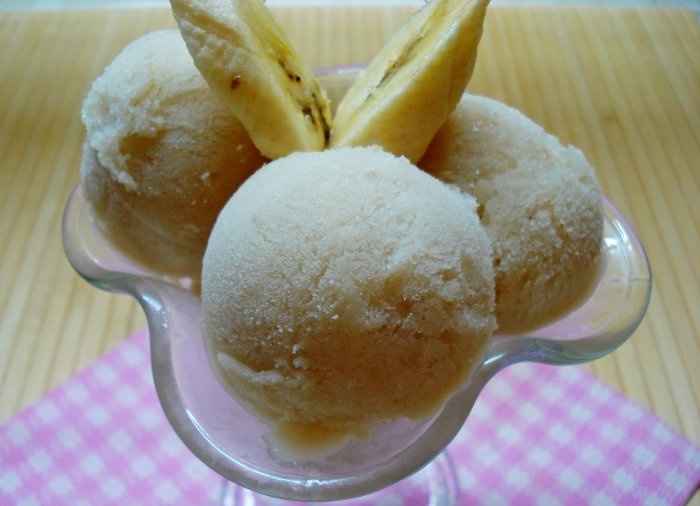 Banana ice cream with kefir