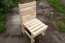 Drewniane krzesło ogrodowe DIY