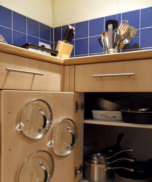 Um truque fácil para encontrar um lugar para as tampas dos pratos