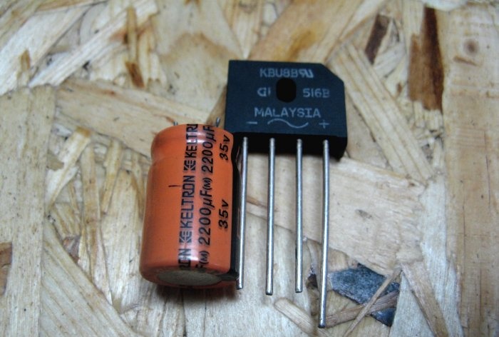 Simple regulated power supply