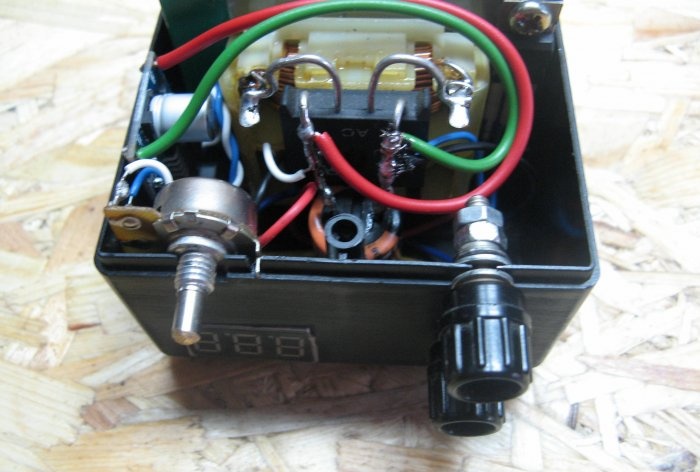 Simple regulated power supply