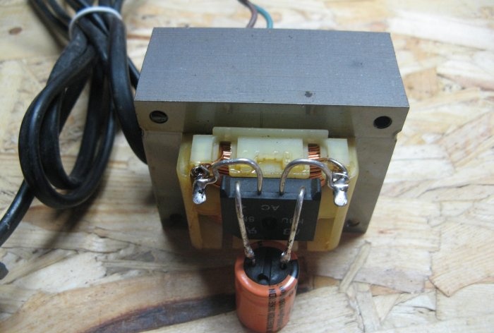 Simple regulated power supply