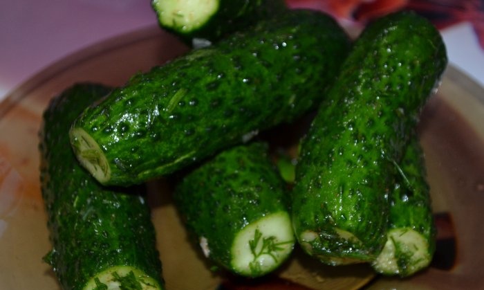 Dry method of pickling cucumbers