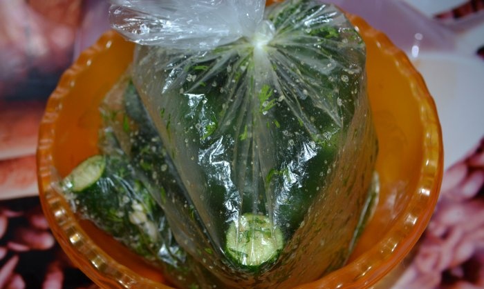 Dry method of pickling cucumbers