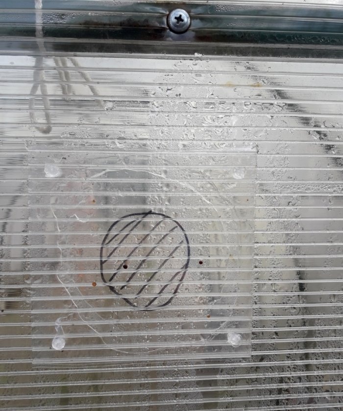 Cómo tapar un agujero en un invernadero de policarbonato