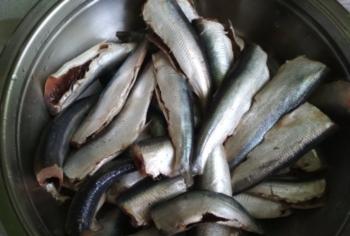 Lutong bahay na pinausukang herring