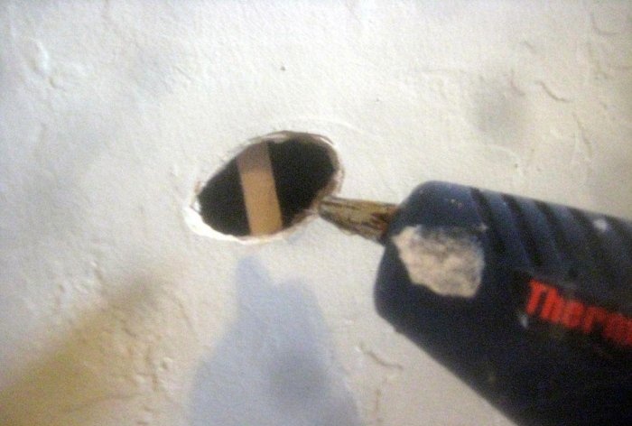 Hur man reparerar ett litet hål i gipsskivor