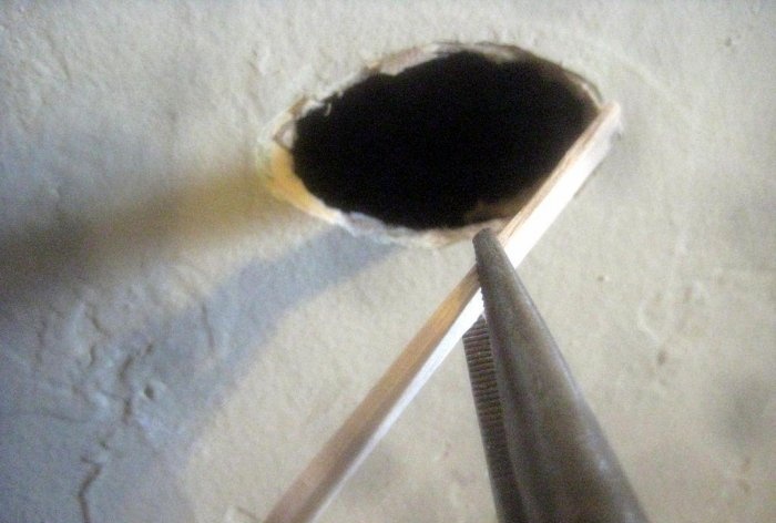 Как да поправите малка дупка в гипсокартон