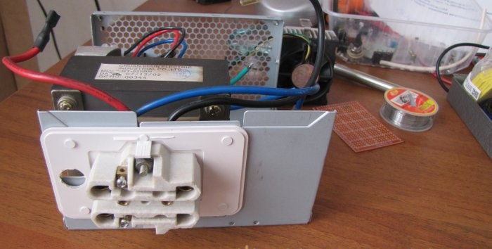 Autotransformador livre de interferências com regulação eletrônica de tensão