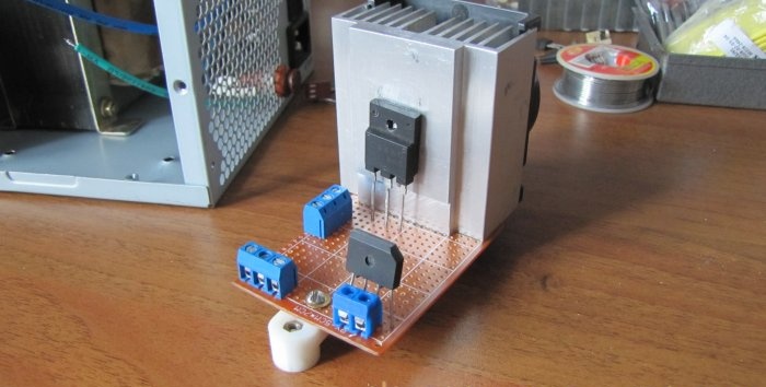 Autotransformateur sans interférence avec régulation électronique de tension