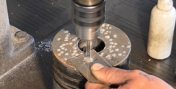 Как да си направим бормашина от пирон