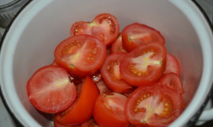 Tomates ligeramente salados en tres horas.