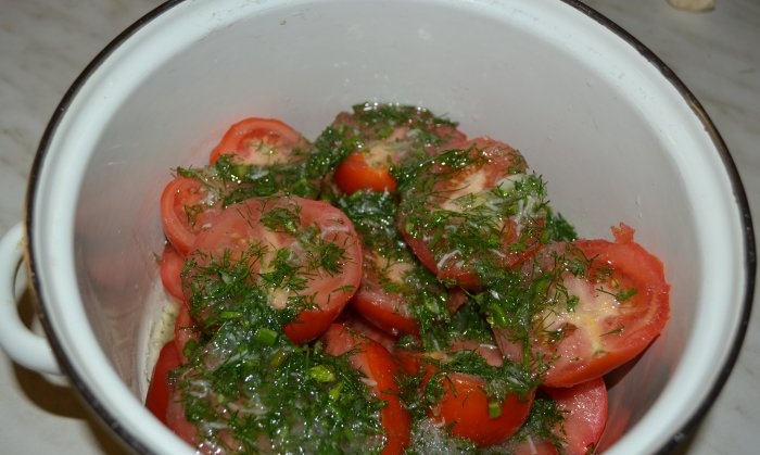 Tomato masin ringan dalam tiga jam