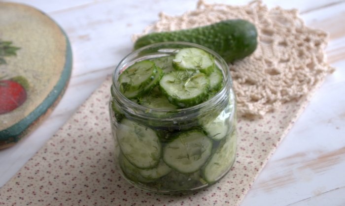 Super-fast lightly salted cucumbers in a jar in 15 minutes