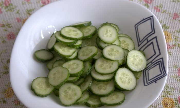 Superhurtige letsaltede agurker i en krukke på 15 minutter