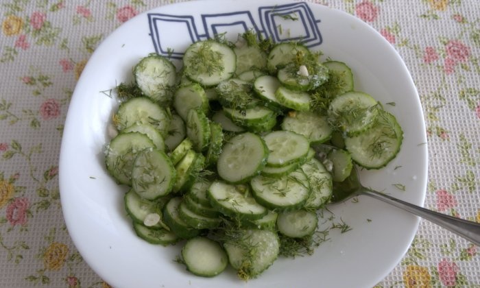 Super-fast lightly salted cucumbers in a jar in 15 minutes