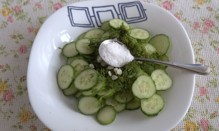 15 dakikada kavanozda süper hızlı hafif tuzlu salatalık