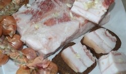 Cara mengasinkan lemak babi menggunakan kaedah kering