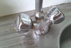 Reparatie robinete bucatarie