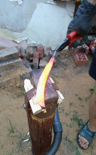 Une simple forge de forgeron faite maison