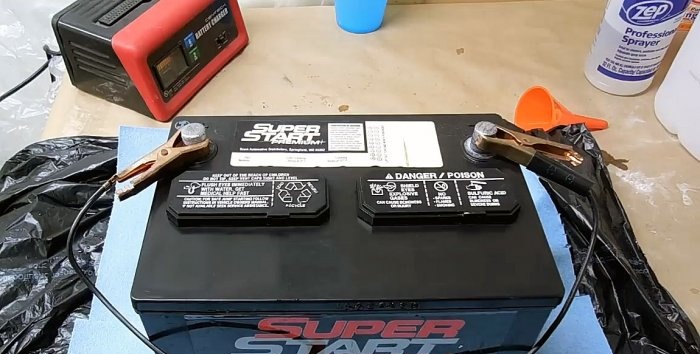 Hur man återställer ett bilbatteri med bakpulver