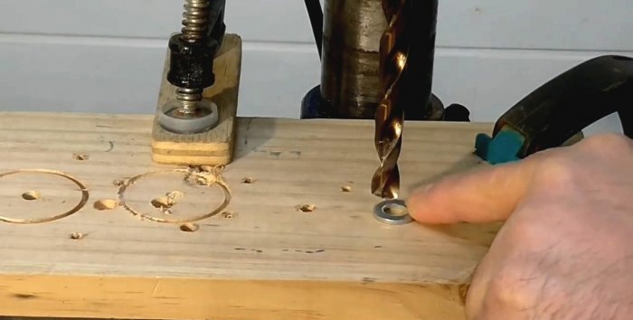 Cómo perforar una arandela recta